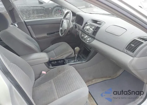 2005 Toyota Camry Le/Xle/Se z USA, uszkodzony, nr VIN 4T1BE30KX5U084858